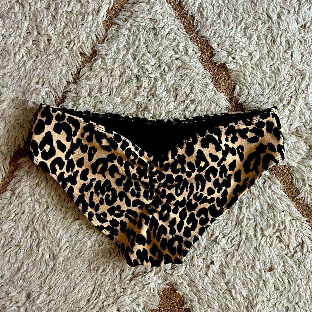 Montce Textured Leopard Cheeky Bottom